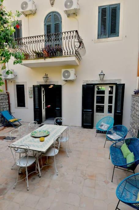 Carla, A Charming In The Center Of Villa Taormina